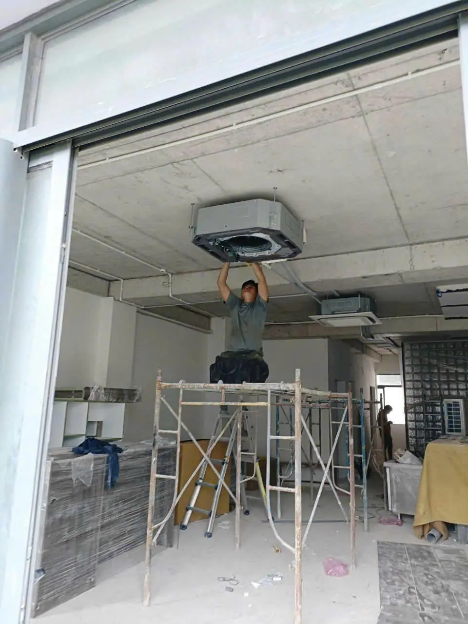 Sửa m&aacute;y lạnh &acirc;m trần Phường Ph&uacute; Thuận