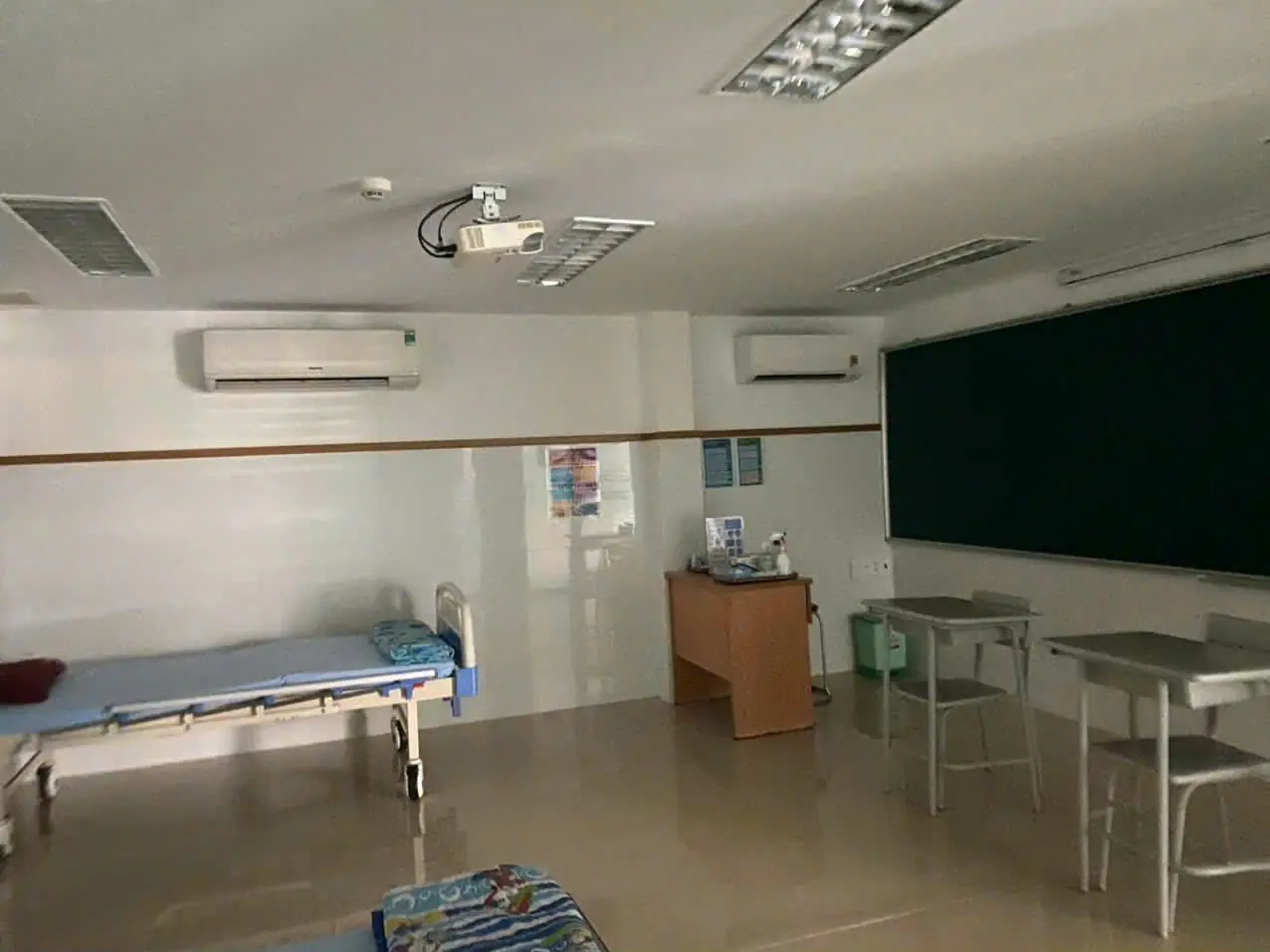 vệ sinh máy lạnh treo tường